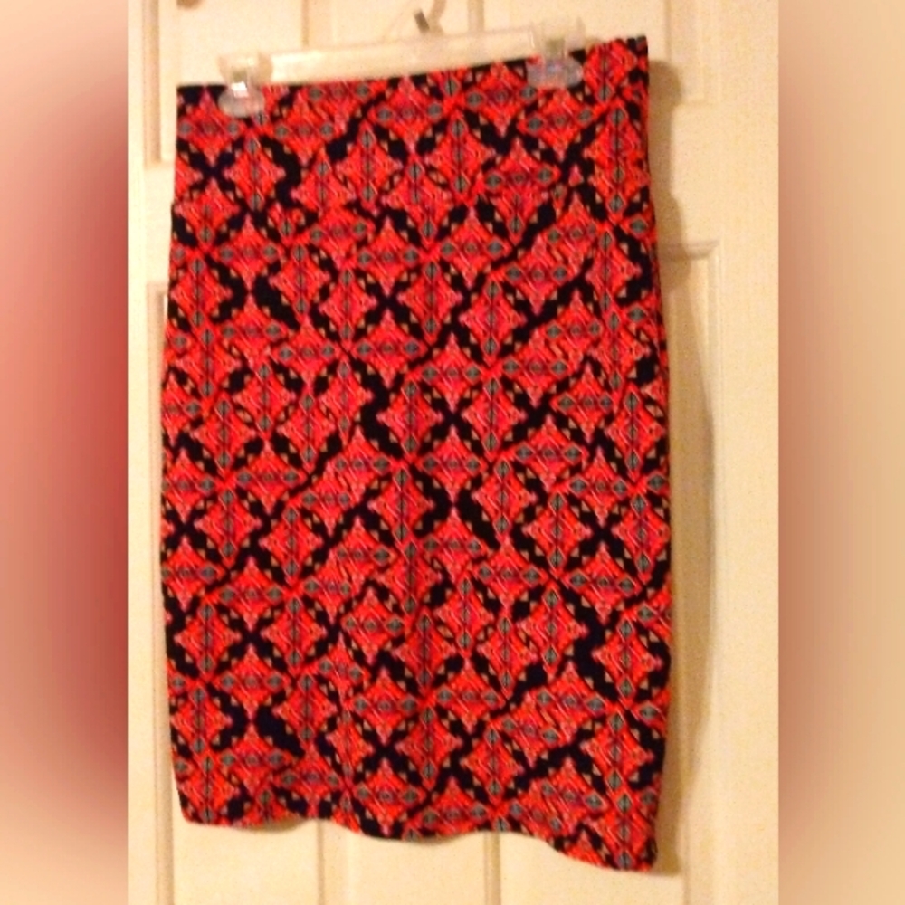 LulaRoe high waisted shirt. Size M. Pre-owned